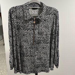 Zip front top in black and white